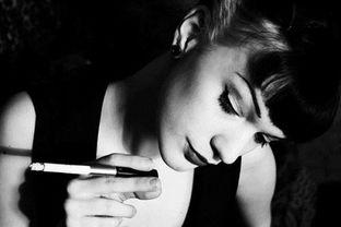 爆料女明星抽烟是谁啊视频,爆料女明星抽烟视频主角是谁？  第2张